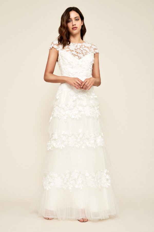 Tadashi Shoji – Paxton Appliqué Gown Robes de mariée à moins de 1000 euros