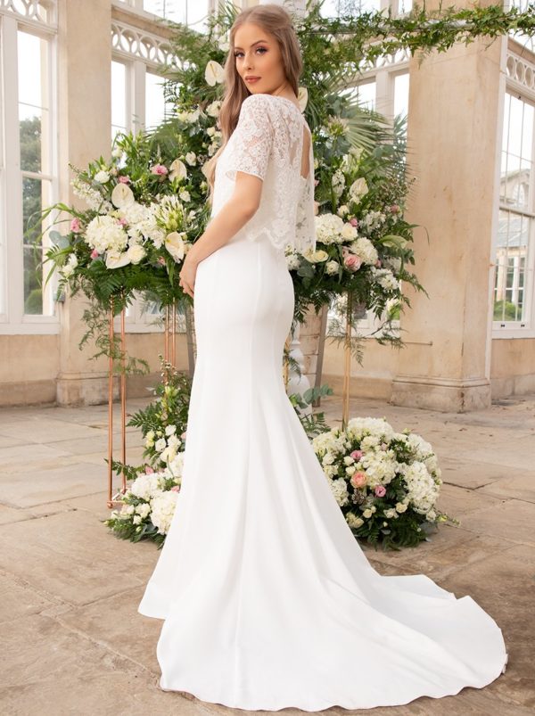 Chi Chi London – Bridal Lace Bodice Maxi Wedding Dress in White Robes de mariée modernes CHI CHI