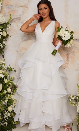 Chi Chi London – Bridal Plunge Neck Tiered Tulle Wedding Dress in White Robes de mariée princesse CHI CHI