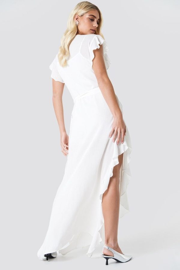 NA-KD – Sheer Wrap Maxi Dress White by Trendyol Robes de mariée à moins de 200 euros NA-KD