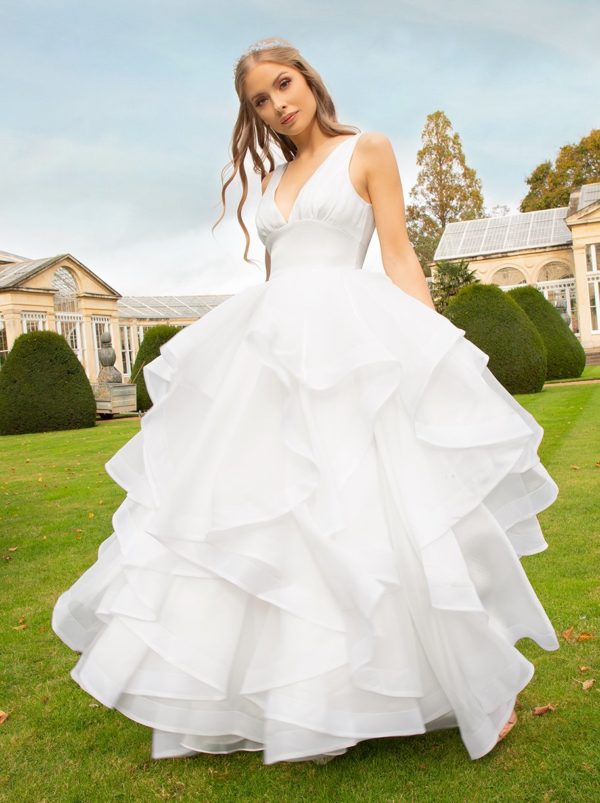 Chi Chi London – Bridal Plunge Neck Tiered Tulle Wedding Dress in White Robes de mariée à moins de 500 euros CHI CHI