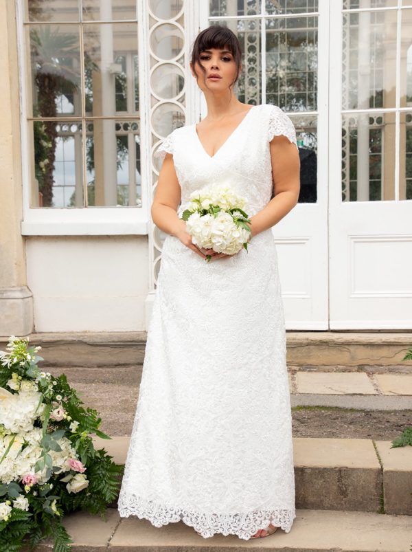 Chi Chi London – Plus Size Bridal Lace Maxi Wedding Dress in White Mariage Bohème CHI CHI
