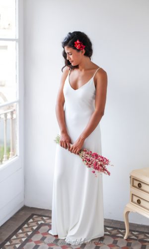 Mimetik – Simple and elegant slip wedding dress with thin spaghetti straps and low cut back Robes de mariée à moins de 200 euros ETSY