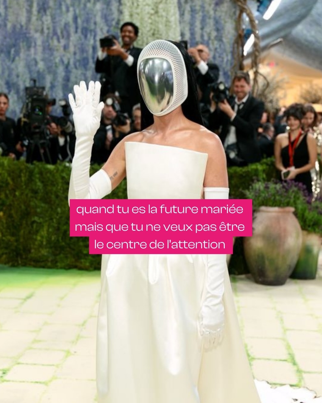Carabella – Mini-robe blanche à col haut et manches courtes Robes de mariée courtes The Wedding Explorer