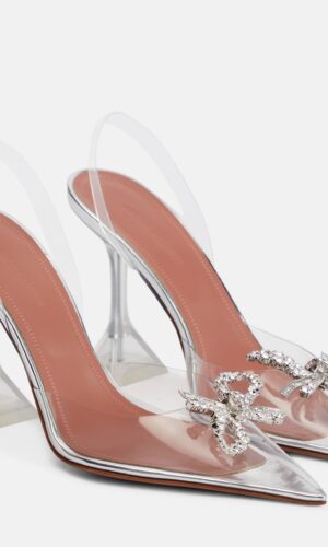 Amina Muaddi – Escarpins en PVC à ornements cristaux Rosie Chaussures mariage The Wedding Explorer