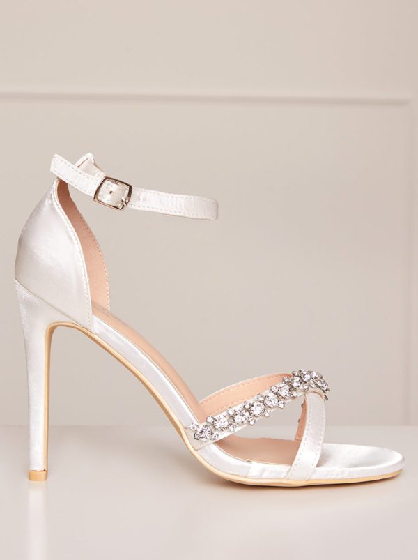Chi Chi London – High Heel Diamante Cross Strap Sandals in White Sandales mariage