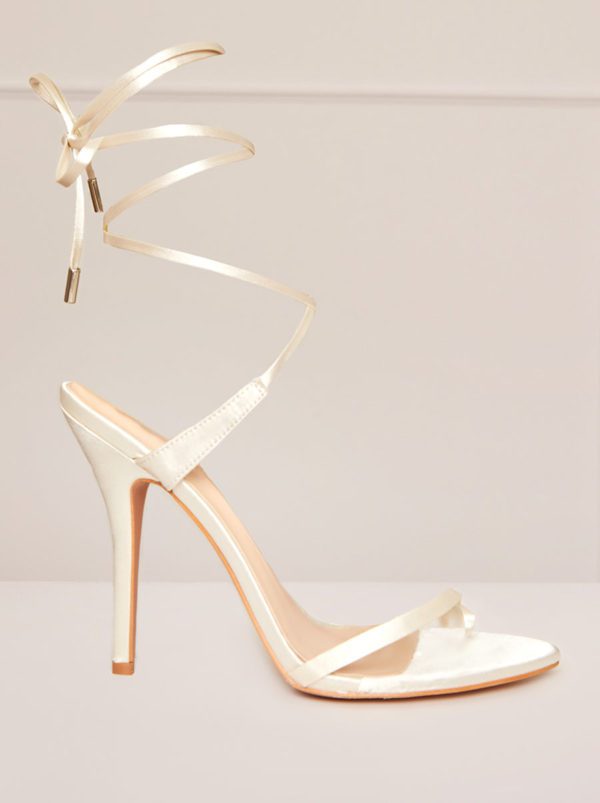 Chi Chi London – High Heel Lace Up Sandal in Cream Sandales mariage