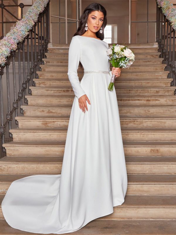 Chi Chi London – Long Sleeve Bridal Wedding Dress with Embellishment in White Robes de mariée à moins de 500 euros CHI CHI