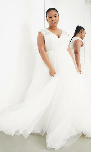ASOS EDITION Curve – Gisela – Robe de mariée à mancherons en dentelle fleurie ornée de perles – Ivoire-Blanc Robes de mariée bohèmes ASOS