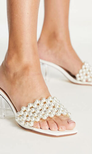 Truffle Collection – Mules pointure large de mariée ornées de perles – Blanc Chaussures plates mariage ASOS