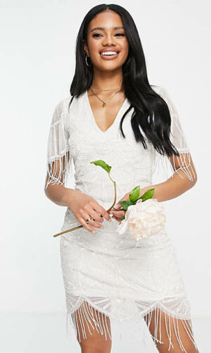 Starlet – Robe de mariée courte et ornementée à manches frangées – Ivoire-Blanc Robes de mariée bohèmes ASOS