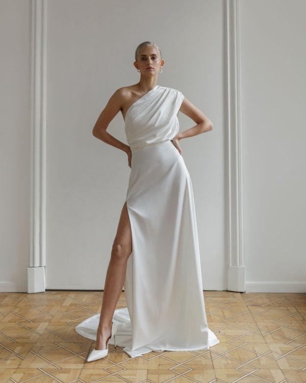 BridalAtelierLutien – Simple silk asymmetrical wedding dress, Wedding dress 2022 with slit and long train Robes de mariée à moins de 500 euros ETSY