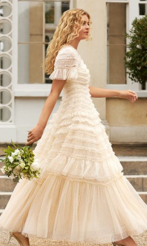 Needle & Thread – Valentine Ruffle Gown Robes de mariée The Wedding Explorer Needle & Thread – Valentine Ruffle Gown Robes de mariée The Wedding Explorer