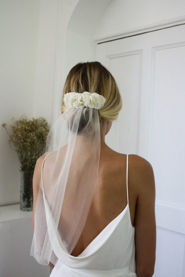 PAVIOTCreateur – Wedding sail with flower comb | Stabilized flowers| Ivory tulle sail | Hydrangea | Bridal Veil Voiles de mariée
