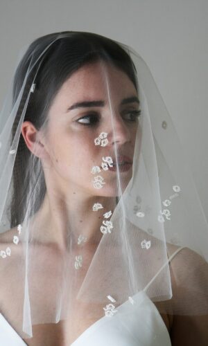 PAVIOTCreateur – Wedding veil with embroidery | | lace Pearls and sequins| Bridal Veil | Falling sail| Ivory tulle sail | Drop veil Voiles de mariée