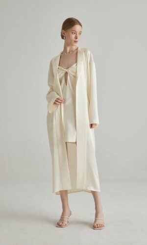 Silk Maison – Oversized Ivory Silk Pajama Robe Kimonos & peignoirs mariage The Wedding Explorer Silk Maison – Oversized Ivory Silk Pajama Robe Kimonos & peignoirs mariage The Wedding Explorer