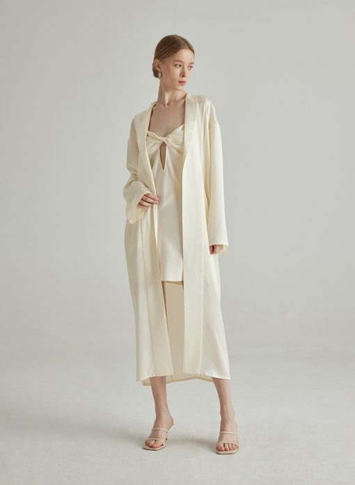 Silk Maison – Oversized Ivory Silk Pajama Robe Kimonos & peignoirs mariage The Wedding Explorer