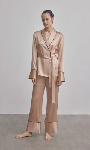 Silk Maison – Shawl Collar Trimmed Silk Nightgown Lingerie de la mariée The Wedding Explorer Silk Maison – Shawl Collar Trimmed Silk Nightgown Lingerie de la mariée The Wedding Explorer