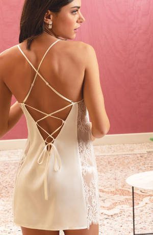 Nuisette charme en soie Lingerie de la mariée The Wedding Explorer Nuisette charme en soie Lingerie de la mariée The Wedding Explorer