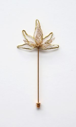 Boutonnière dorée Palma Accessoires mariage The Wedding Explorer