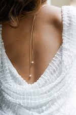 Raffinée – Collier de dos perles naturelles Accessoires mariage The Wedding Explorer