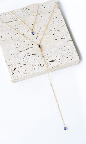 Bleuet – Collier de dos cristal bleue Accessoires mariage The Wedding Explorer