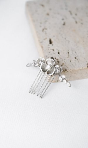 Iris – Peigne de Mariage Floral Accessoires cheveux mariage The Wedding Explorer Iris – Peigne de Mariage Floral Accessoires cheveux mariage The Wedding Explorer