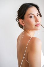 Lys – Boucles d’oreilles pendantes Perles naturelles Accessoires mariage The Wedding Explorer