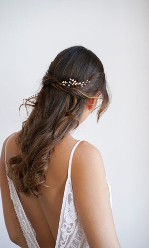 Tournesol – Pic à cheveux floral délicat Accessoires cheveux mariage The Wedding Explorer