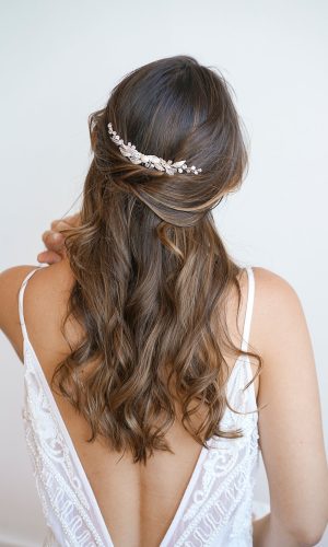 Dahlia – Peigne à cheveux boheme Accessoires cheveux mariage The Wedding Explorer Dahlia – Peigne à cheveux boheme Accessoires cheveux mariage The Wedding Explorer