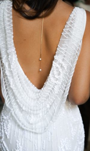 Raffinée – Collier de dos perles naturelles Accessoires mariage The Wedding Explorer