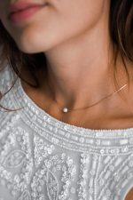 Raffinée – Collier de dos perles naturelles Accessoires mariage The Wedding Explorer