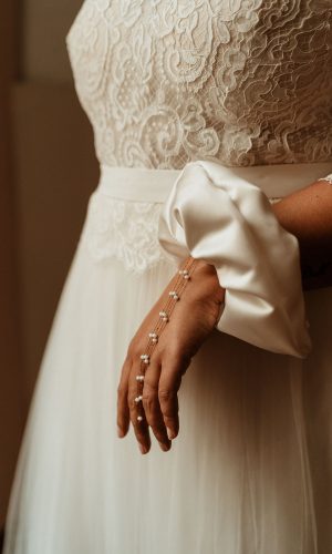 Chouchou de mariée en soie Perlé Accessoires cheveux mariage The Wedding Explorer