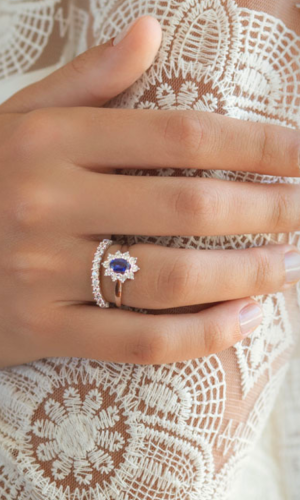 Bague Eternel Edelweiss – saphir et diamants – or blanc 18 carats : bijoux Edenly Accessoires mariage The Wedding Explorer
