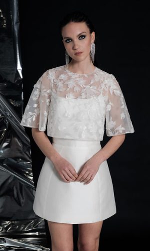 Surtop brodé de mariée GIA Tenues pour la mariée moderne The Wedding Explorer Surtop brodé de mariée GIA Tenues pour la mariée moderne The Wedding Explorer