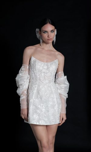 Robe de mariée brodée courte SAM Robes de mariée courtes The Wedding Explorer Robe de mariée brodée courte SAM Robes de mariée courtes The Wedding Explorer