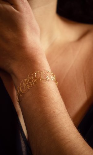 Bracelet Lumio or jaune Accessoires mariage The Wedding Explorer