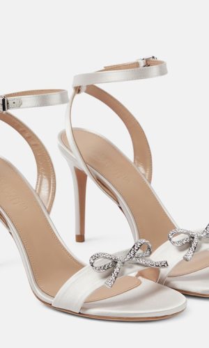 Sandales en satin à ornements Chaussures mariage The Wedding Explorer