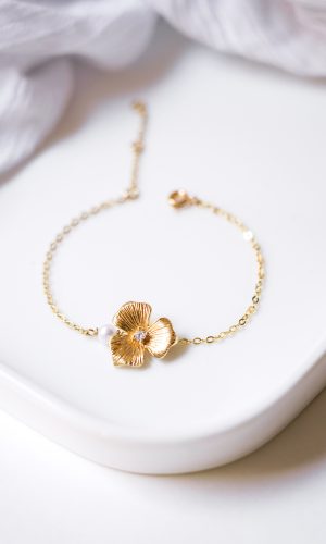 Florissante – Bracelet fleur dorée Accessoires mariage The Wedding Explorer