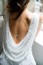 Raffinée – Collier de dos perles naturelles Accessoires mariage The Wedding Explorer