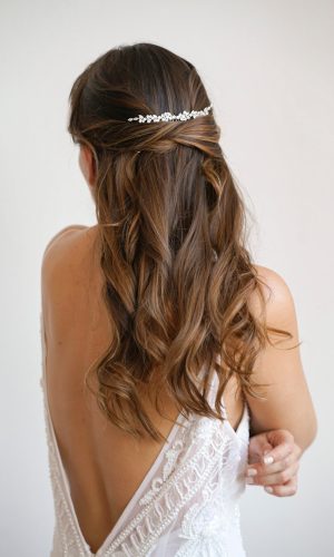 Lavande – Peigne mariage zircon Accessoires cheveux mariage The Wedding Explorer Lavande – Peigne mariage zircon Accessoires cheveux mariage The Wedding Explorer