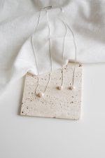 Raffinée – Collier de dos perles naturelles Accessoires mariage The Wedding Explorer