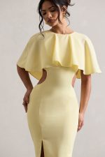 Isadora | Robe longue jaune pastel à fente et cape Robes longues invitées The Wedding Explorer