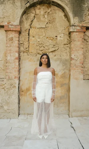 Par-dessus de mariée PERLE Tenues pour la mariée moderne The Wedding Explorer Par-dessus de mariée PERLE Tenues pour la mariée moderne The Wedding Explorer