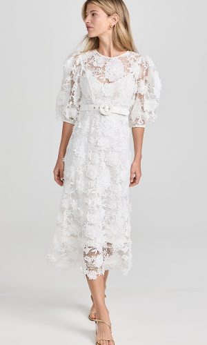 Halliday Lace Flower Dress Tenues pour la mariée moderne The Wedding Explorer
