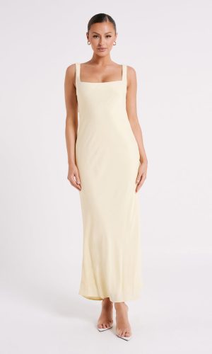 Ensley Satin Maxi Dress – Light Yellow Robes longues invitées The Wedding Explorer