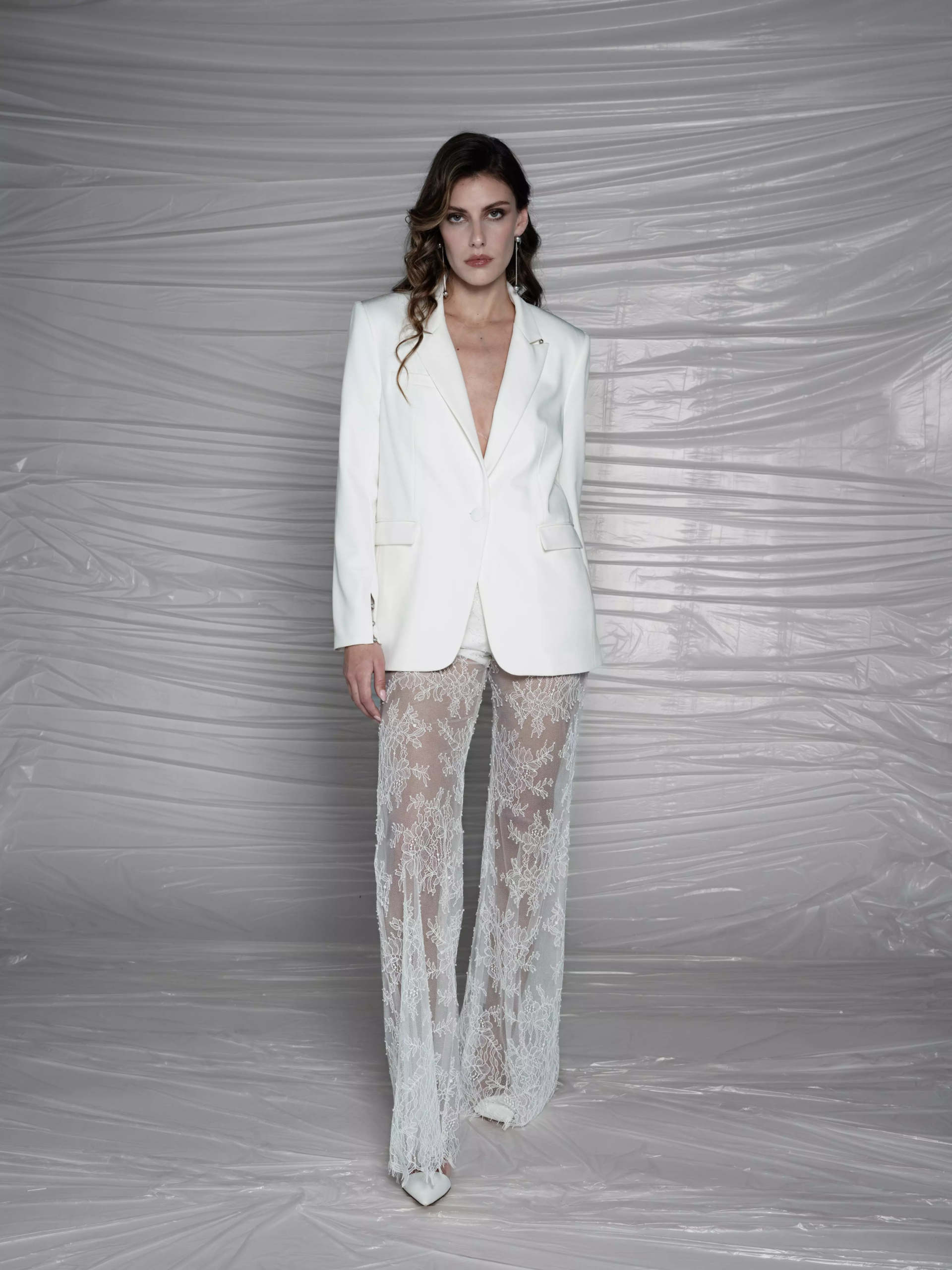 Pantalon en dentelle de mariée JAX Tenues pour la mariée moderne The Wedding Explorer Pantalon en dentelle de mariée JAX Tenues pour la mariée moderne The Wedding Explorer