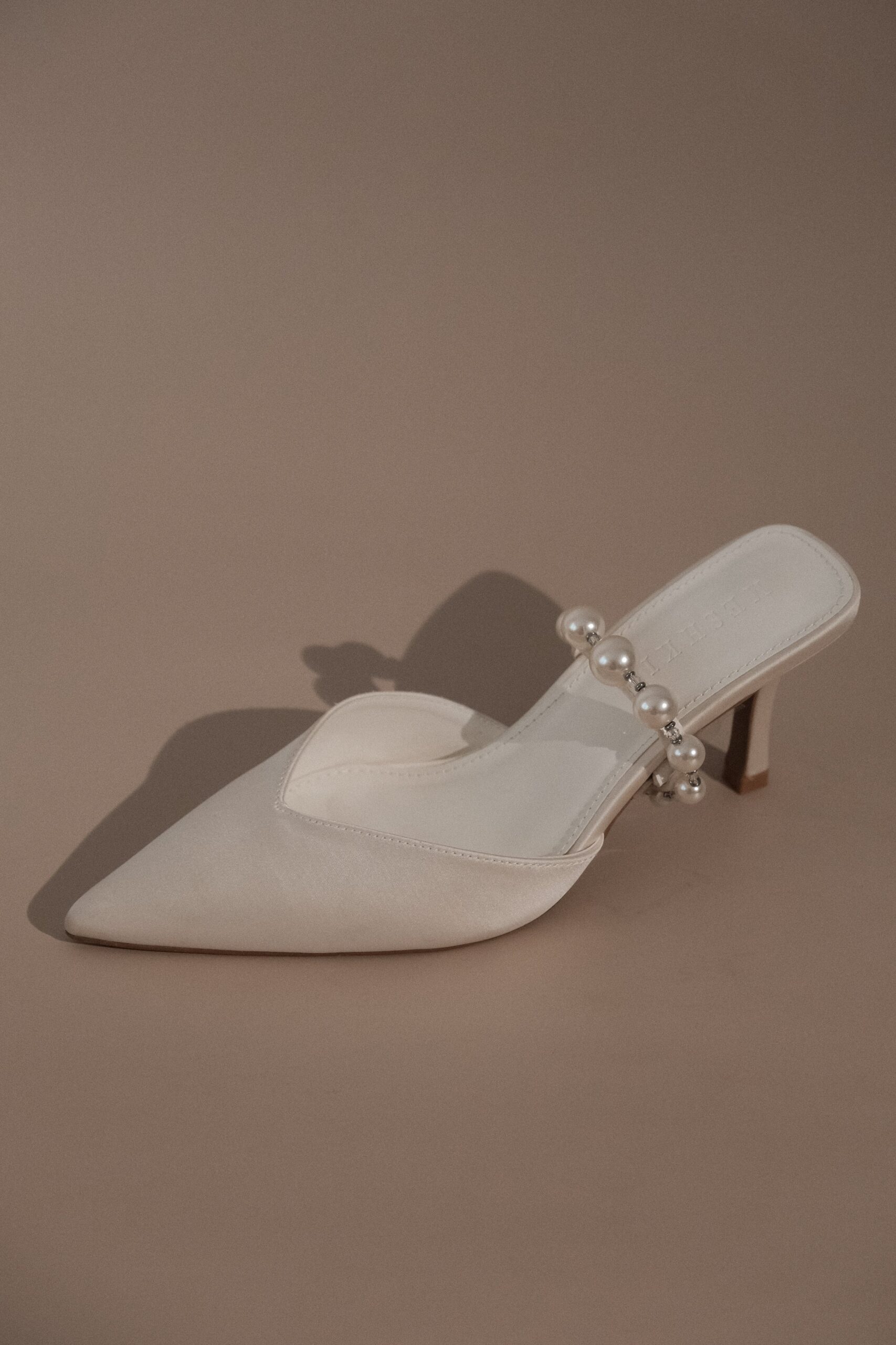 Karla Pearl Mule – Ivory Ballerines & Mules mariage The Wedding Explorer Karla Pearl Mule – Ivory Ballerines & Mules mariage The Wedding Explorer