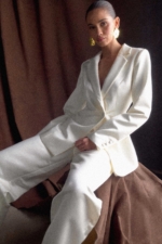 Ada Tailored Satin Blazer – Ivory Tailleurs de mariage The Wedding Explorer
