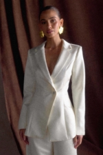 Ada Tailored Satin Blazer – Ivory Tailleurs de mariage The Wedding Explorer